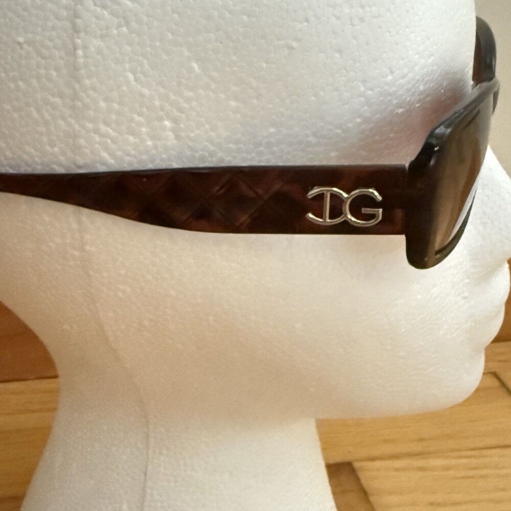 Vtg Dolce & Gabbana Women’s Sunglasses Diamond Textured Arms Tortoiseshell - Picture 3 of 8